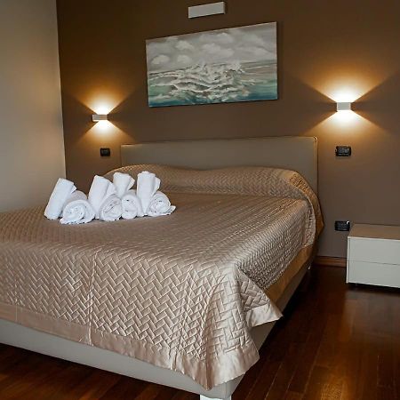 Sirmione Rosselli Apartments מראה חיצוני תמונה