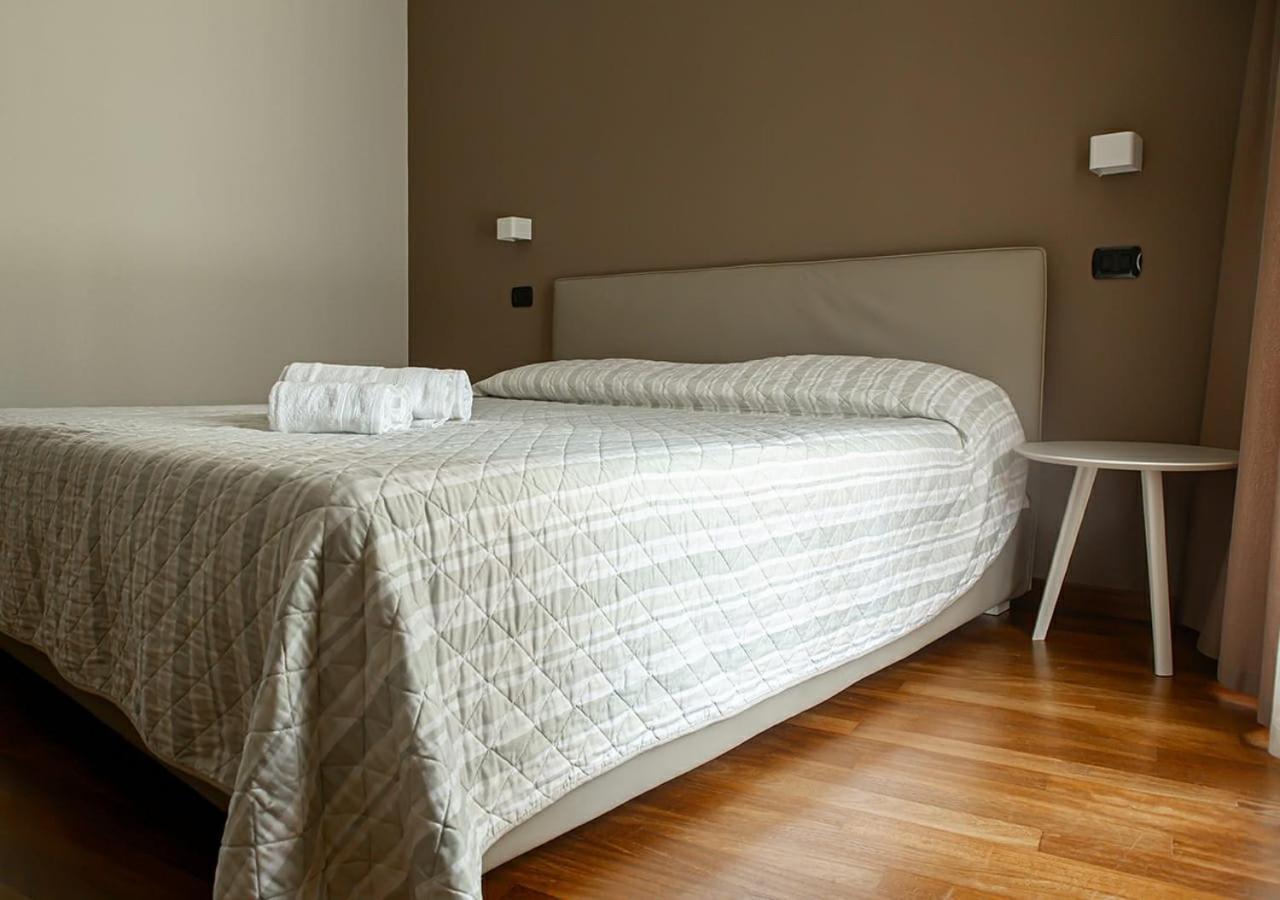 Sirmione Rosselli Apartments מראה חיצוני תמונה