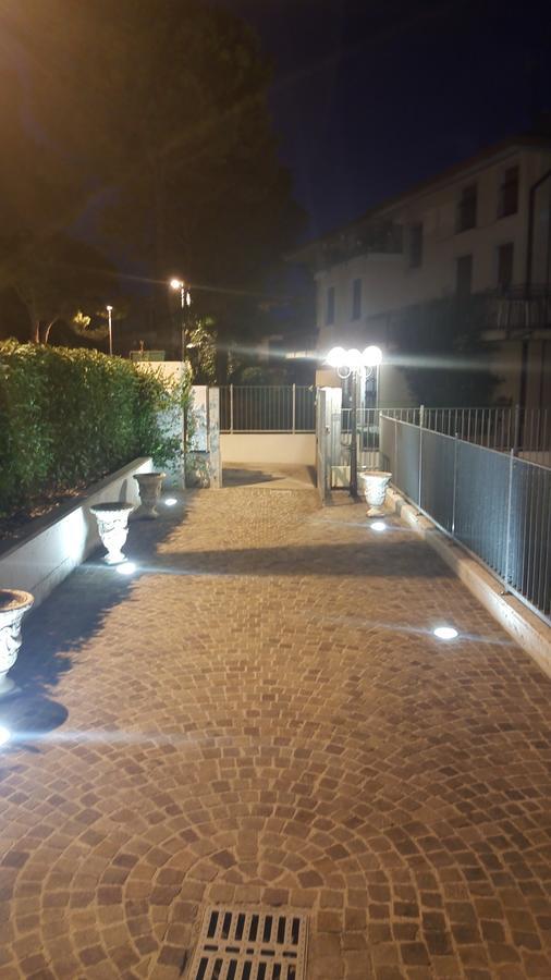 Sirmione Rosselli Apartments מראה חיצוני תמונה